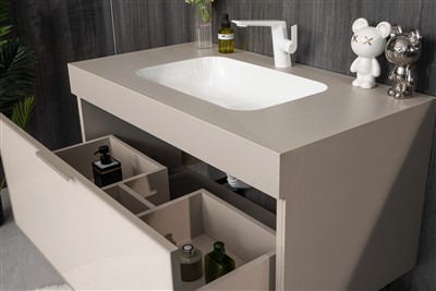 Tyylikäs kylpyhuoneen puinen kaappi