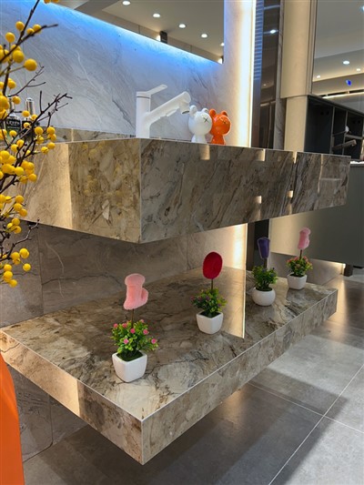 Koko kylpyhuoneen liuskekaappi